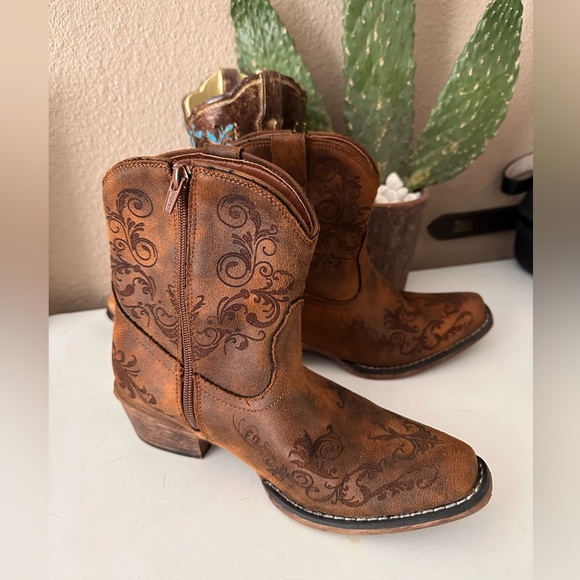 Roper Shoes - Roper Short Stuff Embroidery Snip Toe Booties